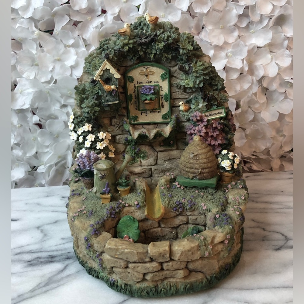 Pfaltzgraff vintage waterfall tabletop piece